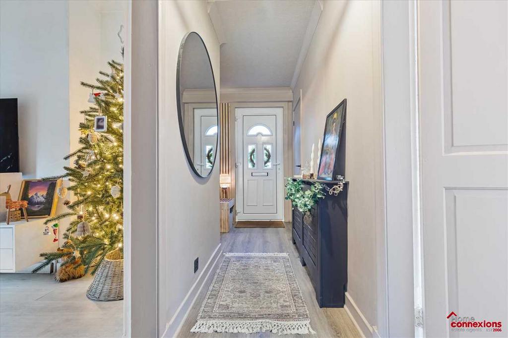 Entrance Hallway (2)