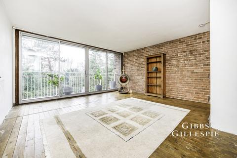 3 bedroom flat to rent, Leaf Close, Northwood, HA6