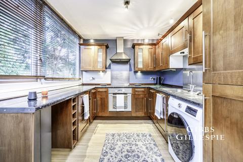 3 bedroom flat to rent, Leaf Close, Northwood, HA6