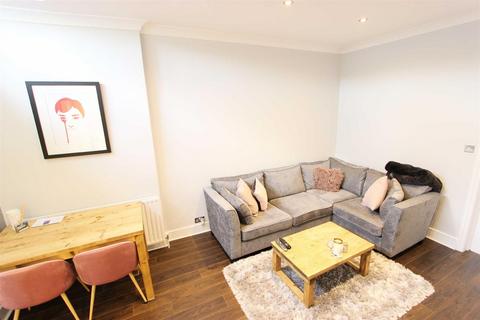 2 bedroom flat to rent, Station Road, Winchmore Hill, N21