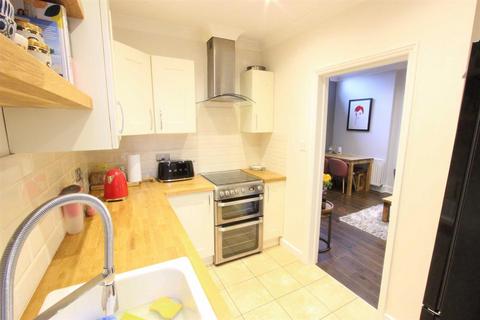 2 bedroom flat to rent, Station Road, Winchmore Hill, N21