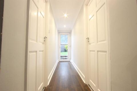 2 bedroom flat to rent, Station Road, Winchmore Hill, N21