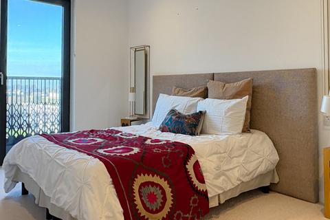 2 bedroom flat to rent, Alba Square