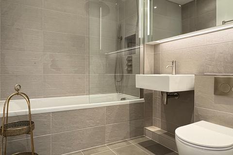 2 bedroom flat to rent, Alba Square