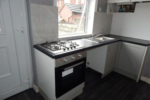 3 bedroom terraced house to rent, Brearley Street, Batley