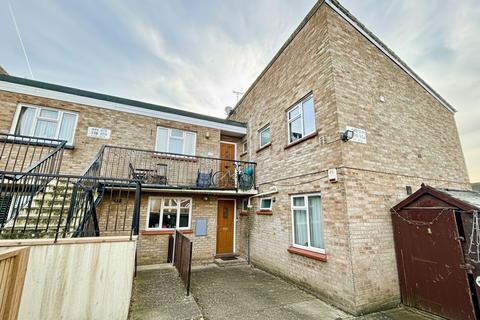 2 bedroom flat for sale, Norton Close, Corringham, SS17