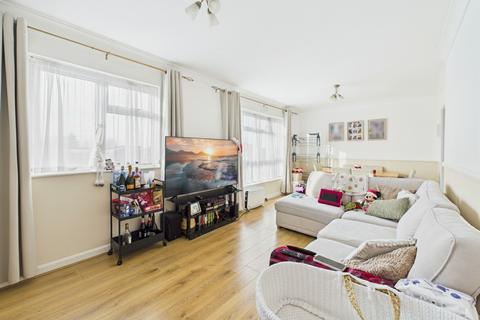 2 bedroom flat for sale, Norton Close, Corringham, SS17