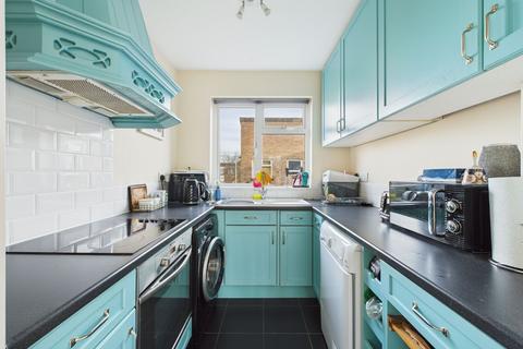 2 bedroom flat for sale, Norton Close, Corringham, SS17