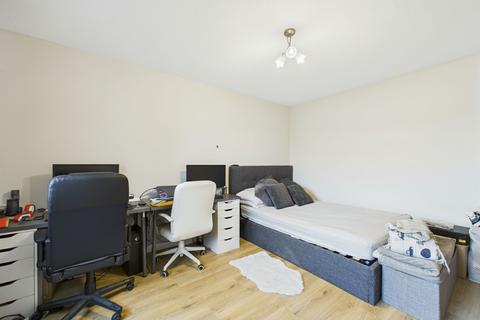 2 bedroom flat for sale, Norton Close, Corringham, SS17