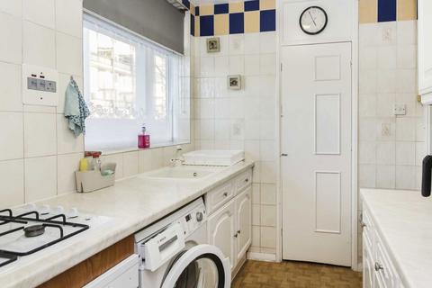 2 bedroom flat to rent, Rosefield Gardens, London E14
