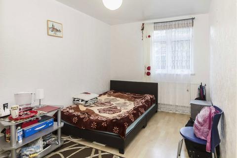 2 bedroom flat to rent, Rosefield Gardens, London E14