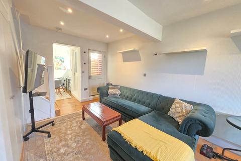 2 bedroom terraced house to rent, Hadley Highstone, Barnet