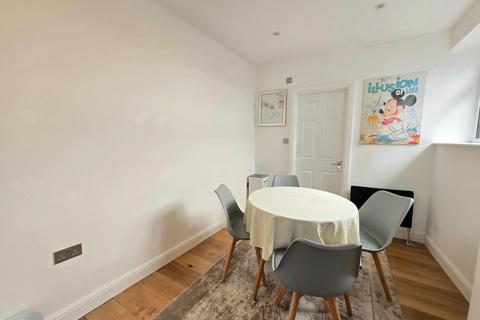 2 bedroom terraced house to rent, Hadley Highstone, Barnet