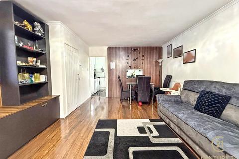 2 bedroom flat for sale, Wheatlands, HOUNSLOW TW5