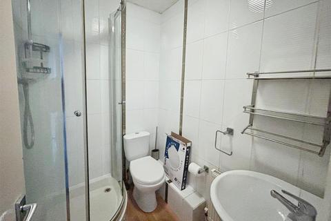2 bedroom flat to rent, Station Road, Herne Bay