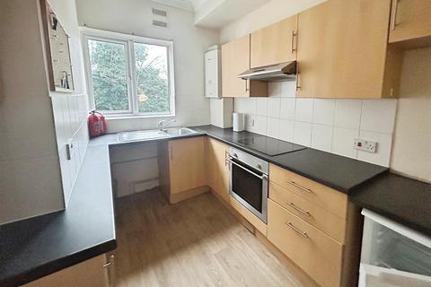 2 bedroom flat to rent, Station Road, Herne Bay