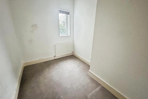 2 bedroom flat to rent, Station Road, Herne Bay