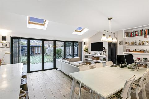 4 bedroom semi-detached house for sale, Garth Close, Kingston Upon Thames KT2