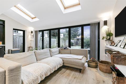 4 bedroom semi-detached house for sale, Garth Close, Kingston Upon Thames KT2