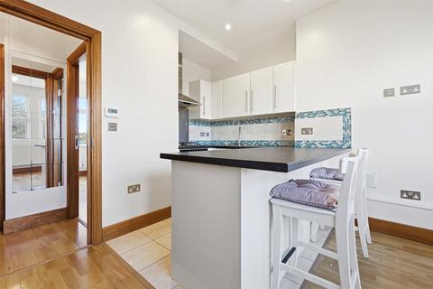 1 bedroom apartment to rent, Queens Parade, Harringey, London, N8