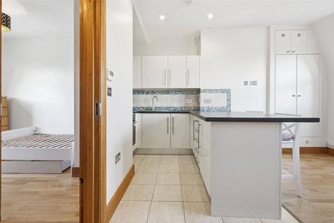1 bedroom apartment to rent, Queens Parade, Harringey, London, N8