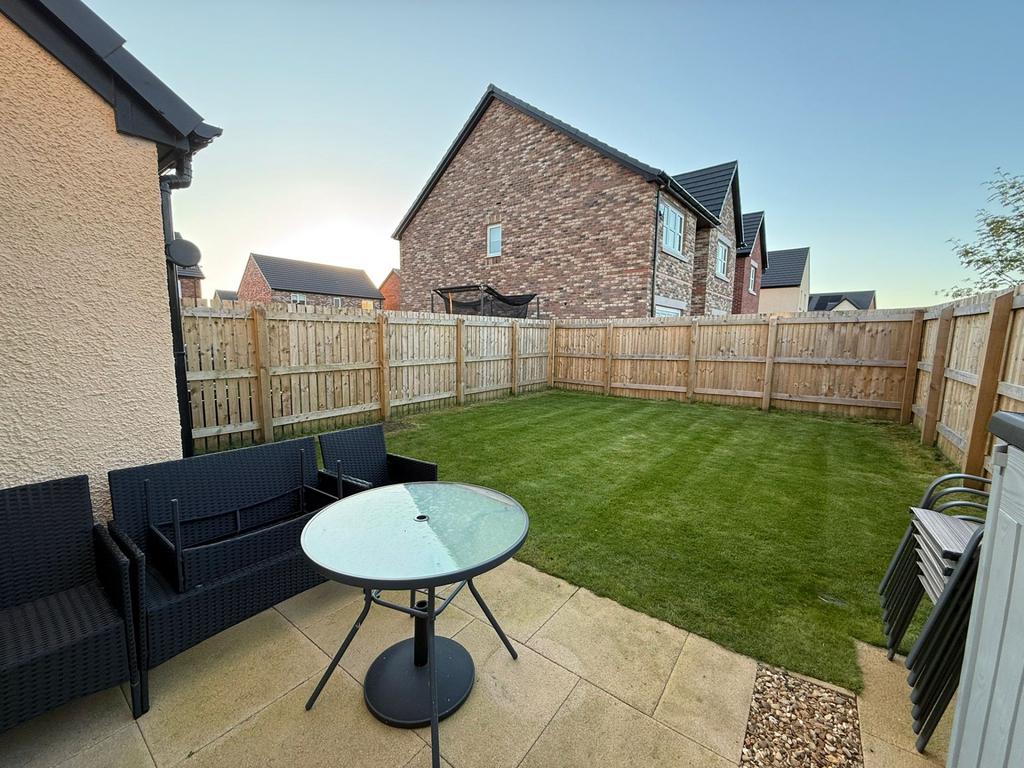 6 Wintergreen Drive, Dumfries, DG1 3 WE - Braidwood