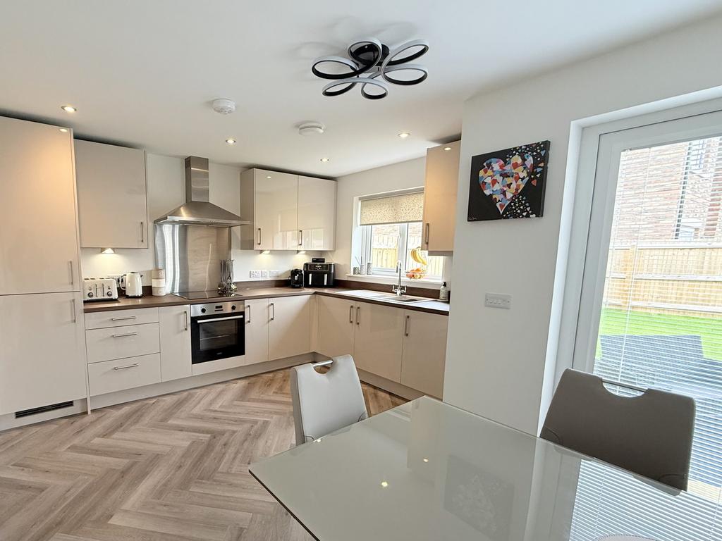 6 Wintergreen Drive, Dumfries, DG1 3 WE - Braidwood