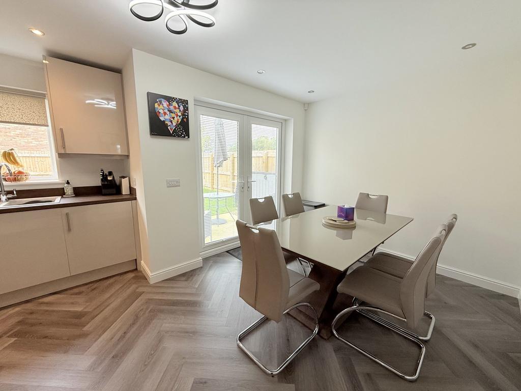 6 Wintergreen Drive, Dumfries, DG1 3 WE - Braidwood