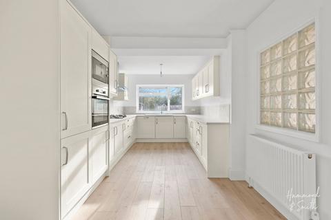 4 bedroom detached house for sale, High Road, Epping CM16