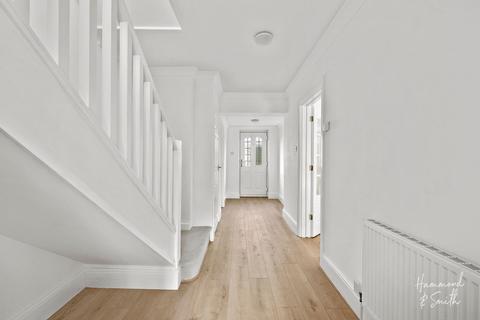4 bedroom detached house for sale, High Road, Epping CM16