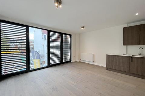 2 bedroom flat to rent, 675 Green Lanes, London N8