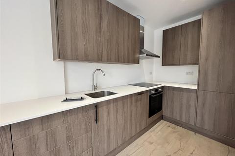 2 bedroom flat to rent, 675 Green Lanes, London N8