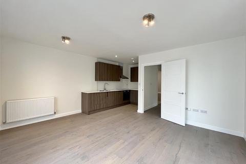 2 bedroom flat to rent, 675 Green Lanes, London N8