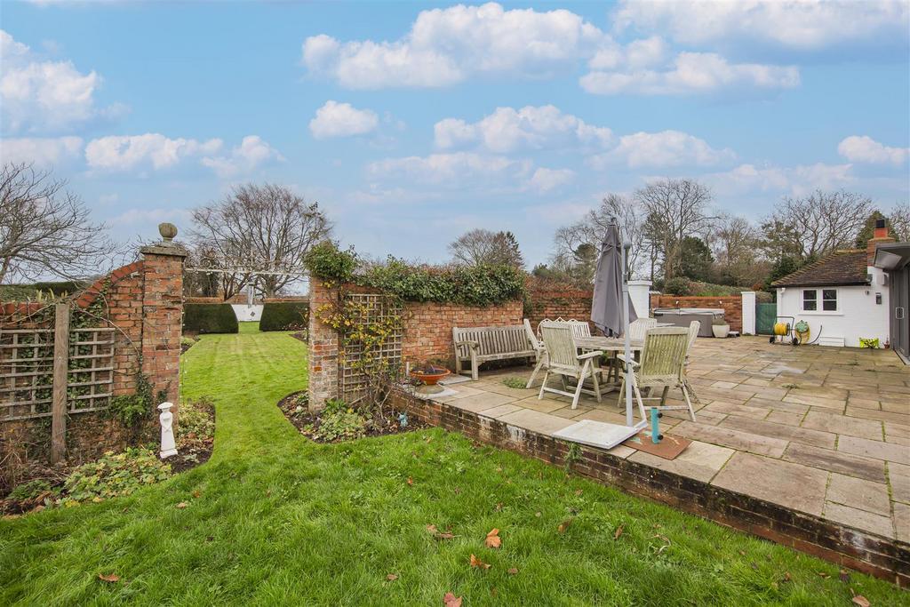 Walled Terrace