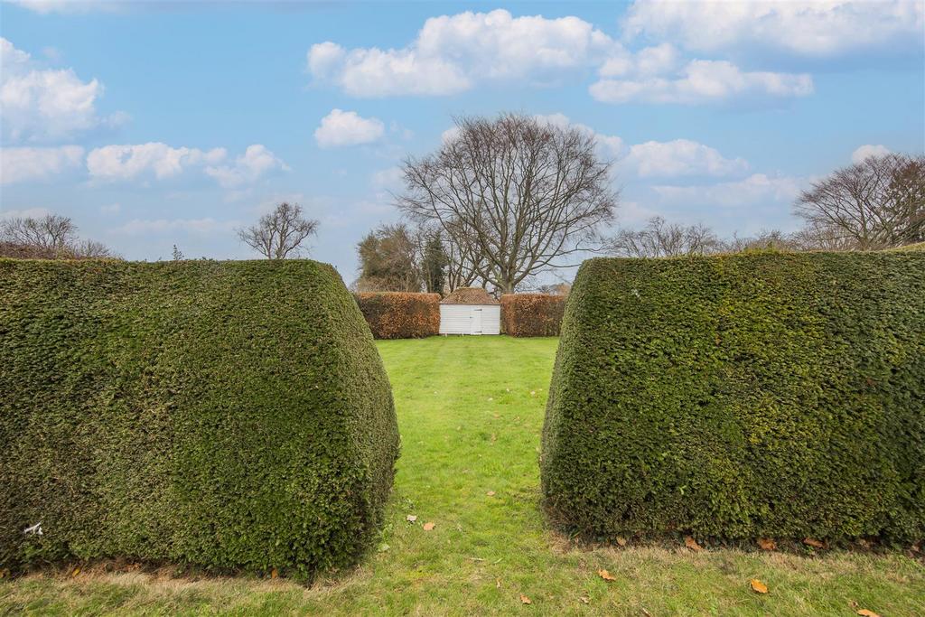 Hedged Lawns