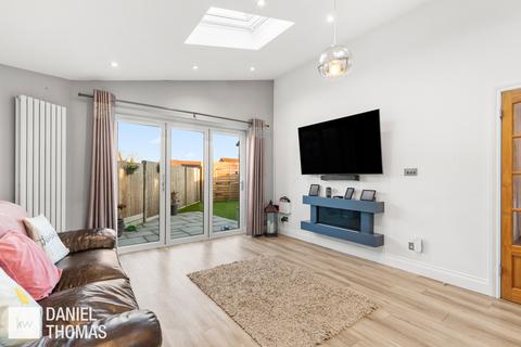 3 bedroom semi-detached house for sale, Old Oaks, Waltham Abbey, EN9