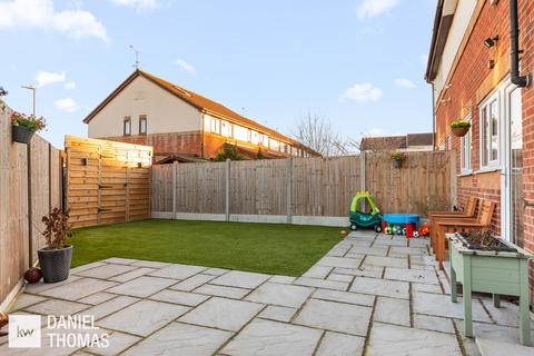 3 bedroom semi-detached house for sale, Old Oaks, Waltham Abbey, EN9