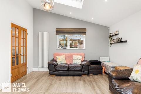 3 bedroom semi-detached house for sale, Old Oaks, Waltham Abbey, EN9