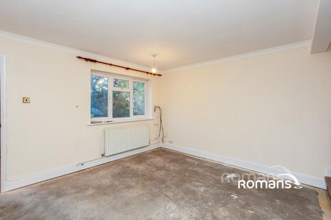 2 bedroom terraced house to rent, Sorrells Close, Chineham, Basingstoke, RG24