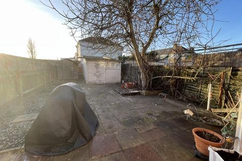 1 bedroom bedsit to rent, Park Gardens, London NW9