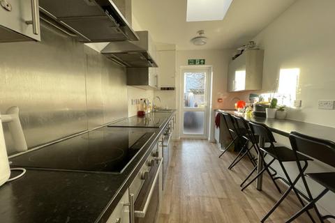 1 bedroom bedsit to rent, Park Gardens, London NW9