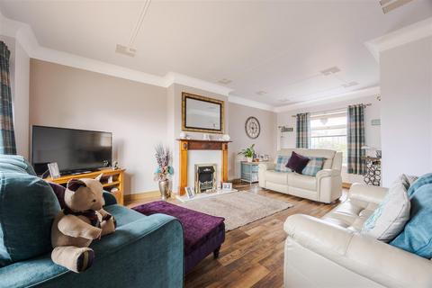 3 bedroom semi-detached house for sale, Holmfirth Road, Scunthorpe