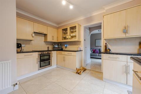 3 bedroom semi-detached house for sale, Holmfirth Road, Scunthorpe