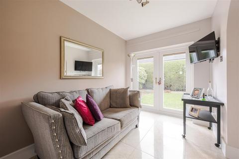 3 bedroom semi-detached house for sale, Holmfirth Road, Scunthorpe