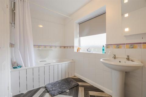 3 bedroom semi-detached house for sale, Holmfirth Road, Scunthorpe