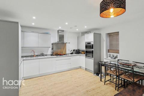 2 bedroom apartment to rent, Croham Road, SOUTH CROYDON