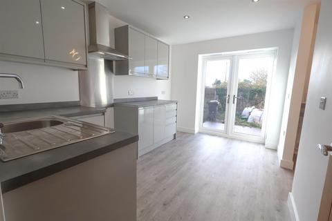 2 bedroom semi-detached house to rent, New Lords Court, Lords Lane, Studley