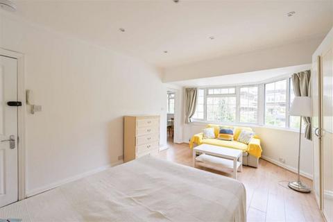 Studio to rent, Clifton Gardens, Temple Fortune, NW11