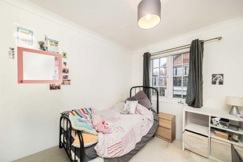 3 bedroom house to rent, The Farthings, Kingston Upon Thames KT2