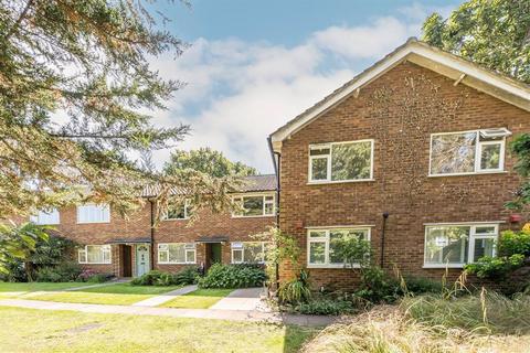 2 bedroom flat to rent, Munster Road, Teddington TW11